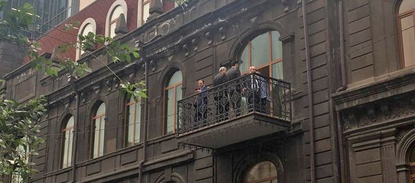 Члены РПА на балконе Члены РПА на балконе - Sputnik Армения