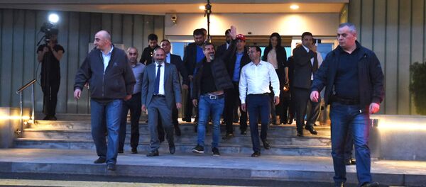 Серж Танкян прибыл в Ереван (7 мая 2018). Аэропорт Звартноц - Sputnik Արմենիա