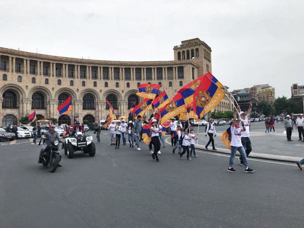 Сторонники Никола Пашиняна собираются на площади Республики (8 мая 2018). Еревaн - Sputnik Արմենիա