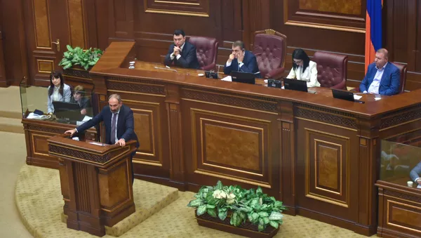 Кандидат в премьер-министры Армении Никол Пашинян в Национальном Собрании Армении (8 мая 2018). Еревaн - Sputnik Армения