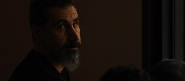 Рок музыкант Серж Танкян в Национальном Собрании Армении (8 мая 2018). Еревaн Рок музыкант Серж Танкян в Национальном Собрании Армении (8 мая 2018). Еревaн - Sputnik Армения