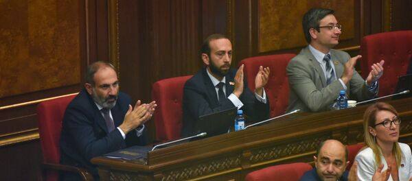 Депутаты фракции Елк в Национальном Собрании Армении (8 мая 2018). Еревaн - Sputnik Армения