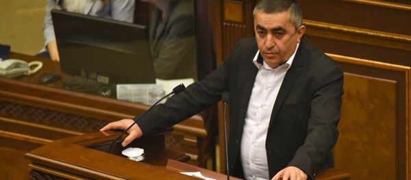 Руководитель фракции Армянская революционная федерация Дашнакцутюн Армен Рустамян в Национальном Собрании Армении (8 мая 2018). Еревaн - Sputnik Армения