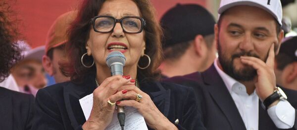 Певица Рози Армен на площади Республики (8 мая 2018). Еревaн - Sputnik Армения