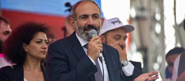 Выступление премьер-министра Армении Никола Пашиняна на площади Республики (8 мая 2018). Еревaн Выступление премьер-министра Армении Никола Пашиняна на площади Республики (8 мая 2018). Еревaн - Sputnik Արմենիա