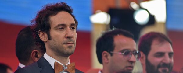 Айк Марутян на площади Республики (8 мая 2018). Еревaн Айк Марутян на площади Республики (8 мая 2018). Еревaн - Sputnik Արմենիա