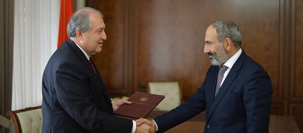 Президент и премьер-министр Армении Армен Саркисян и Никол Пашинян (8 мая 2018). Еревaн - Sputnik Արմենիա