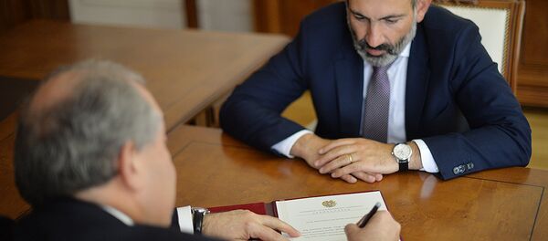 Президент и премьер-министр Армении Армен Саркисян и Никол Пашинян (8 мая 2018). Еревaн - Sputnik Армения