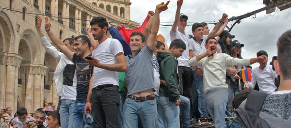 Улица Амиряна после выбора Никола Пашиняна премьер-министром Армении (8 мая 2018). Еревaн Улица Амиряна после выбора Никола Пашиняна премьер-министром Армении (8 мая 2018). Еревaн - Sputnik Армения