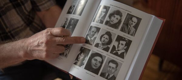 Книга Армянский народ в Великой Отечественной войне 1941-1945 гг. Климента Арутюняна Книга Армянский народ в Великой Отечественной войне 1941-1945 гг. Климента Арутюняна - Sputnik Армения