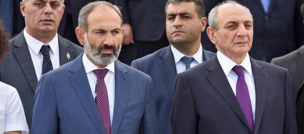 Премьер-министр Армении Никол Пашинян и Президент Арцаха Бако Саакян на параде Победы в Карабахе (9 мая 2018). Степанакерт Премьер-министр Армении Никол Пашинян и Президент Арцаха Бако Саакян на параде Победы в Карабахе (9 мая 2018). Степанакерт - Sputnik Արմենիա