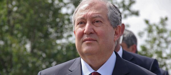 Президент Армении Армен Саркисян у мемориала Мать Армения (9 мая 2018). Парк Победы, Ереван Президент Армении Армен Саркисян у мемориала Мать Армения (9 мая 2018). Парк Победы, Ереван - Sputnik Армения