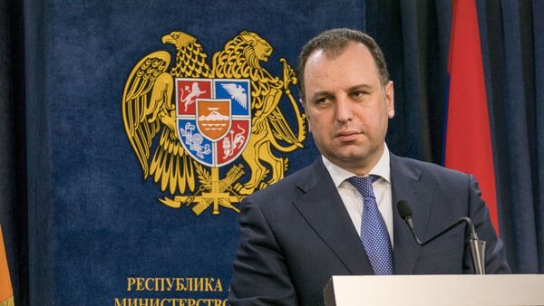 Пресс-конференция экс-министра обороны Армении Вигена Саркисяна (9 мая 2018). Еревaн - Sputnik Արմենիա