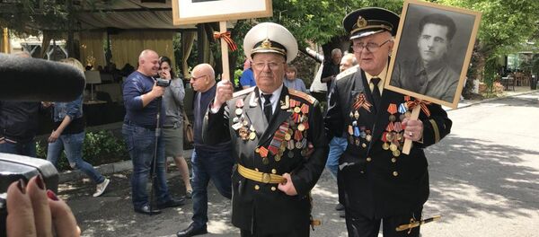 Пожилые военнослужащие приняли участие в акции Бессмертный полк. (9 мая 2018). Ереван - Sputnik Արմենիա