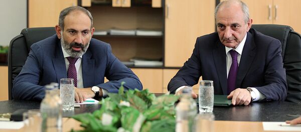 Главы Армении и Карабаха - Никол Пашинян и Бако Саакян в штаб-квартире Армии обороны. Степанакерт (9 мая) Главы Армении и Карабаха - Никол Пашинян и Бако Саакян в штаб-квартире Армии обороны. Степанакерт (9 мая) - Sputnik Армения