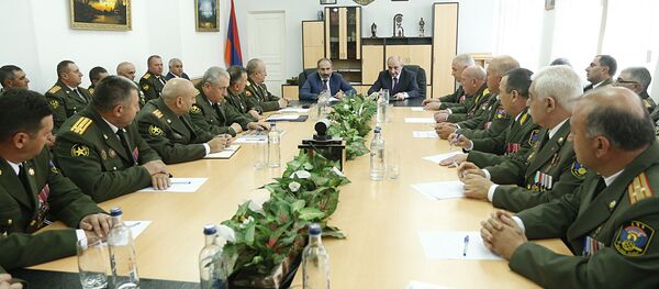 Главы Армении и Карабаха - Никол Пашинян и Бако Саакян в штаб-квартире Армии обороны (9 мая 2018). Степанакерт Главы Армении и Карабаха - Никол Пашинян и Бако Саакян в штаб-квартире Армии обороны (9 мая 2018). Степанакерт - Sputnik Армения