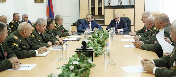 Главы Армении и Карабаха - Никол Пашинян и Бако Саакян в штаб-квартире Армии обороны. Степанакерт (9 мая) Главы Армении и Карабаха - Никол Пашинян и Бако Саакян в штаб-квартире Армии обороны. Степанакерт (9 мая) - Sputnik Արմենիա