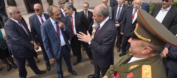 Премьер-министр Армении Никол Пашинян в Карабахе (9 мая 2018). Степанакерт - Sputnik Армения