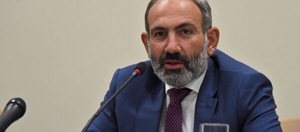 Пресс-конференция премьер-министра Армении Никола Пашиняна в Арцахе (9 мая 2018). Степанакерт Пресс-конференция премьер-министра Армении Никола Пашиняна в Арцахе (9 мая 2018). Степанакерт - Sputnik Արմենիա