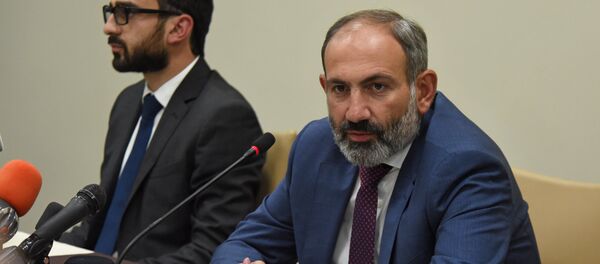 Пресс-конференция премьер-министра Армении Никола Пашиняна в Карабахе (9 мая 2018). Степанакерт Пресс-конференция премьер-министра Армении Никола Пашиняна в Карабахе (9 мая 2018). Степанакерт - Sputnik Армения