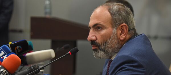 Пресс-конференция премьер-министра Армении Никола Пашиняна в Арцахе (9 мая 2018). Степанакерт Пресс-конференция премьер-министра Армении Никола Пашиняна в Арцахе (9 мая 2018). Степанакерт - Sputnik Армения
