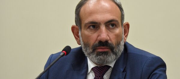 Пресс-конференция премьер-министра Армении Никола Пашиняна в Арцахе (9 мая 2018). Степанакерт Пресс-конференция премьер-министра Армении Никола Пашиняна в Арцахе (9 мая 2018). Степанакерт - Sputnik Արմենիա