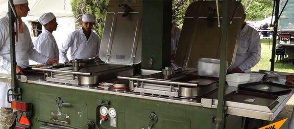 Собравшиеся в парке Победы в Ереване распробовали блюда полевой кухни - Sputnik Армения