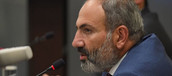 Пресс-конференция премьер-министра Армении Никола Пашиняна в Карабахе (9 мая 2018). Степанакерт Пресс-конференция премьер-министра Армении Никола Пашиняна в Карабахе (9 мая 2018). Степанакерт - Sputnik Արմենիա