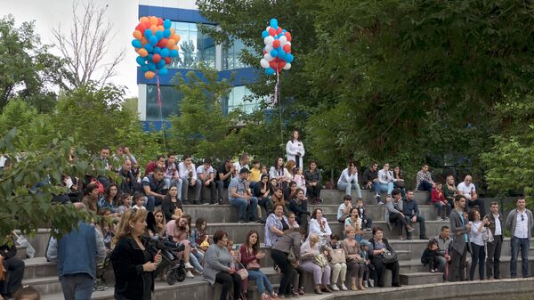 Праздничный вечер, посвященный Дню Победы в парке Влюбленных (9 мая 2018). Еревaн - Sputnik Армения