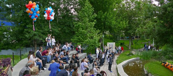 Праздничный вечер, посвященный Дню Победы в парке Влюбленных (9 мая 2018). Еревaн - Sputnik Армения