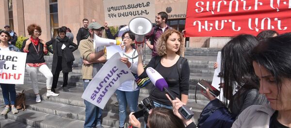 Активисты требуют отставки мэра столицы, Тарона Маркаряна (10 мая 2018). Ереван Активисты требуют отставки мэра столицы, Тарона Маркаряна (10 мая 2018). Ереван - Sputnik Армения