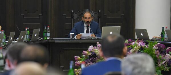 Премьер-министр Никол Пашинян на заседании правительства Армении (11 мая 2018). Еревaн Премьер-министр Никол Пашинян на заседании правительства Армении (11 мая 2018). Еревaн - Sputnik Արմենիա