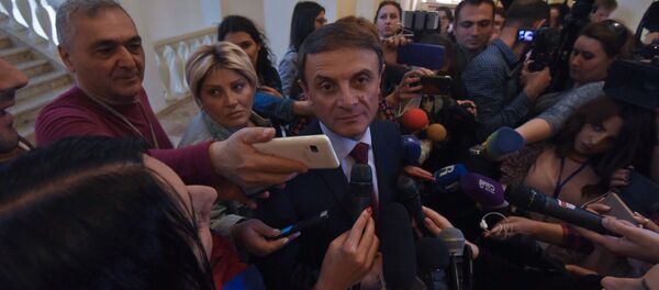 Беседа с журналистами начальника Полиции Армении Валерия Осипяна после заседания правительства (11 мая 2018). Еревaн Беседа с журналистами начальника Полиции Армении Валерия Осипяна после заседания правительства (11 мая 2018). Еревaн - Sputnik Արմենիա