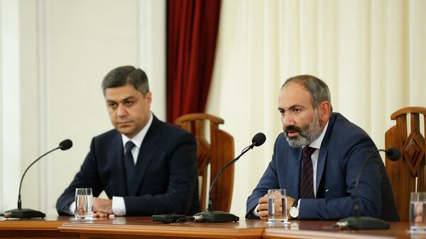 На встрече с руководящим составом СНБ премьер-министр Никол Пашинян представил нового директора (11 мая 2018). Еревaн - Sputnik Армения