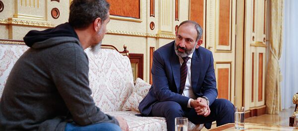 Премьер-министр Никол Пашинян принял рок-музыканта Сержа Танкяна (11 мая 2018). Еревaн - Sputnik Արմենիա