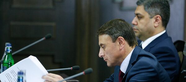 Начальник Полиции Валерий Осипян и директор Службы национальной безопасности Артур Ванецян на заседании правительства Армении (11 мая 2018). Еревaн - Sputnik Армения