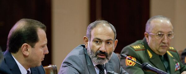 Премьер-министр Никол Пашинян педставил нового министра обороны во время встречи с высшим офицерским составом (12 мая 2018). Еревaн - Sputnik Армения