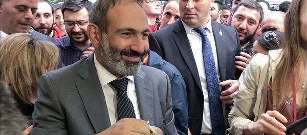 Премьер-министр Армении Никол Пашинян на винном фестивале (12 мая 2018). Еревaн - Sputnik Армения