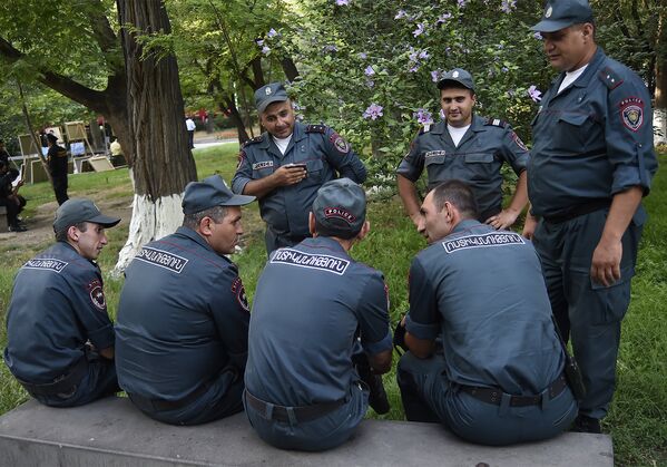 Полиция Армении на акции протеста против подорожания электроэнергии - Sputnik Армения