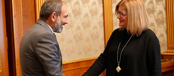 Премьер-министр Армении Никол Пашинян принял чрезвычайного и полномочного посла Великобритании и Северной Ирландии Джудит Фарнуорт (13 мая 2018). Еревaн - Sputnik Армения