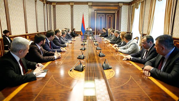 Совещание нового правительства Армении во главе с премьер-министром Николом Пашиняном (13 мая 2018). Еревaн - Sputnik Армения