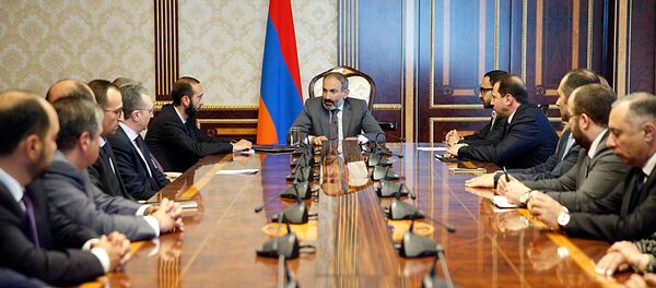 Совещание нового правительства Армении во главе с премьер-министром Николом Пашиняном (13 мая 2018). Еревaн - Sputnik Армения