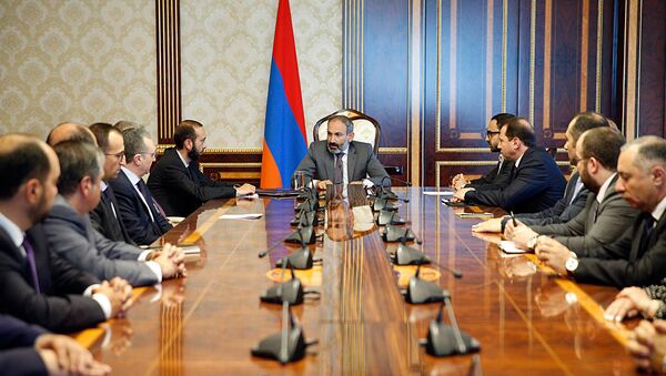 Совещание нового правительства Армении во главе с премьер-министром Николом Пашиняном (13 мая 2018). Еревaн - Sputnik Армения