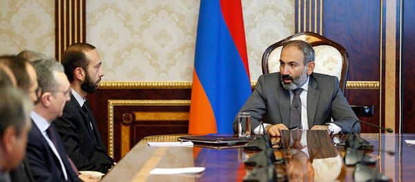 Совещание нового правительства Армении во главе с премьер-министром Николом Пашиняном (13 мая 2018). Еревaн Совещание нового правительства Армении во главе с премьер-министром Николом Пашиняном (13 мая 2018). Еревaн - Sputnik Արմենիա