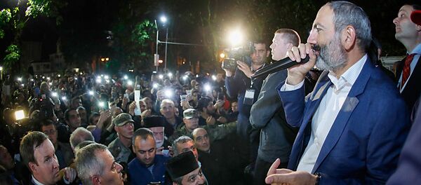 Премьер-министр Армении Никол Пашинян встретился с армянской общиной в Сочи (13 мая 2018). Россия - Sputnik Армения