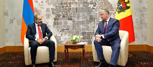 Встреча премьер-министра Армении Никола Пашиняна и Президента Молдавии Игоря Додона (14 мая 2018). Сочи - Sputnik Армения