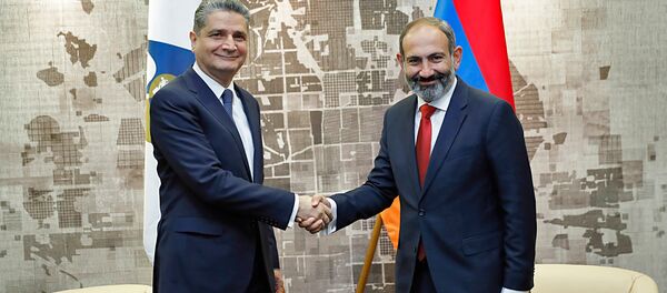 Встреча премьер-министра Армении Никола Пашиняна и председателя ЕАЭС Тиграна Саркисяна (14 мая 2018). Сочи Встреча премьер-министра Армении Никола Пашиняна и председателя ЕАЭС Тиграна Саркисяна (14 мая 2018). Сочи - Sputnik Армения