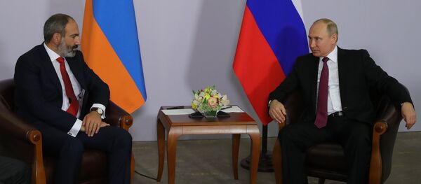 Встреча Президента России Владимира Путина и премьер-министра Армении Никола Пашиняна (14 мая 2018). Сочи Встреча Президента России Владимира Путина и премьер-министра Армении Никола Пашиняна (14 мая 2018). Сочи - Sputnik Армения