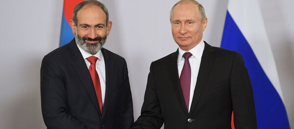 Встреча Президента России Владимира Путина и премьер-министра Армении Никола Пашиняна (14 мая 2018). Сочи Встреча Президента России Владимира Путина и премьер-министра Армении Никола Пашиняна (14 мая 2018). Сочи - Sputnik Армения