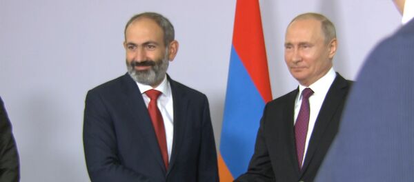 Никол Пашинян и Владимир Путин встретились в Сочи Никол Пашинян и Владимир Путин встретились в Сочи - Sputnik Армения